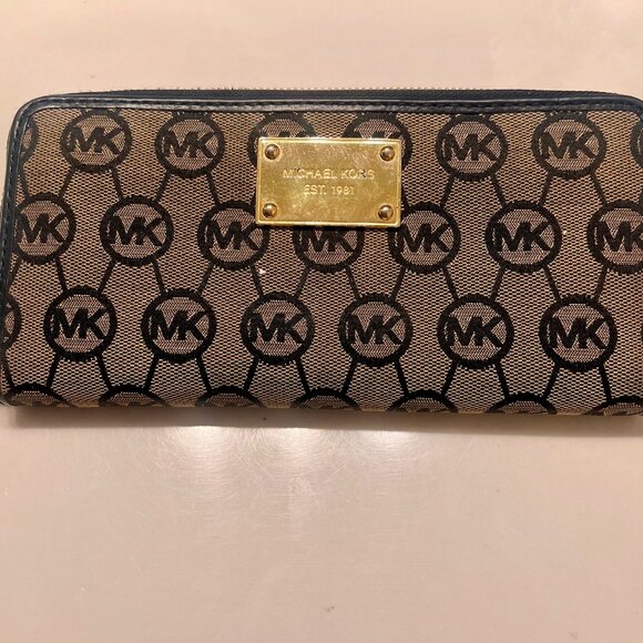Michael Kors Wallet - Picture 1 of 3